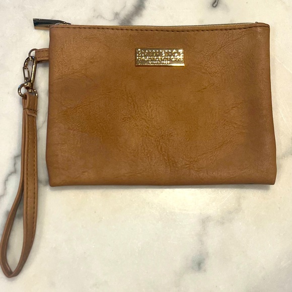 NWOT vegan leather Eminence cosmetic or carrying pouch, w/Wrist strap 7”W x 5”H. - Picture 1 of 4